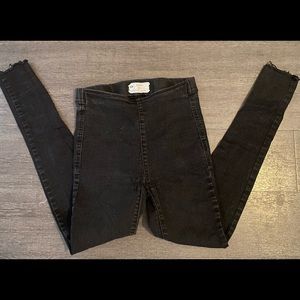 Free People- Black Skinny Jegging- Size 25